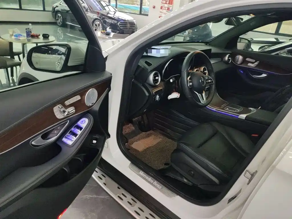 MERCEDES-BENZ GLC