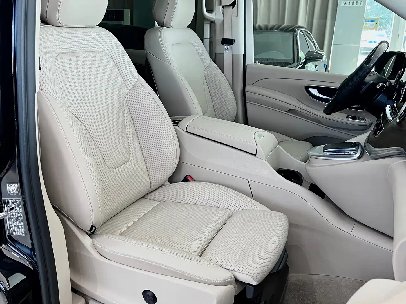 Mercedes-Benz V-Class 2022 V 260 L Long Wheelbase Luxury Edition фото 8