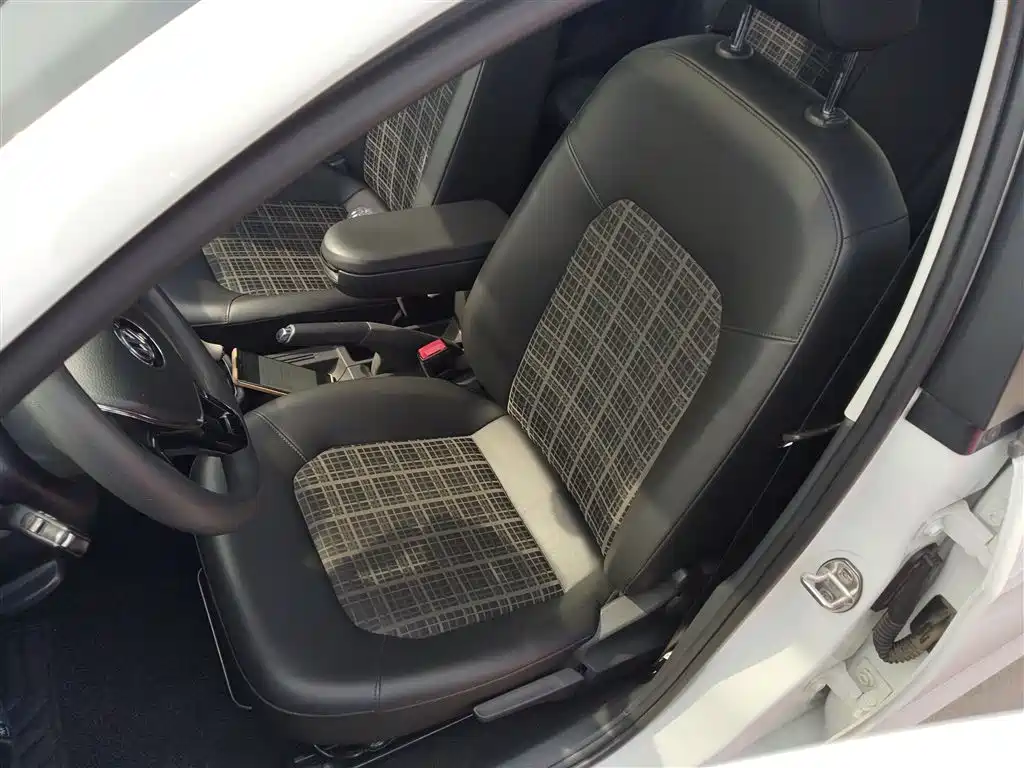 Volkswagen Jetta 2017 1.5L Automatic Comfort фото 11
