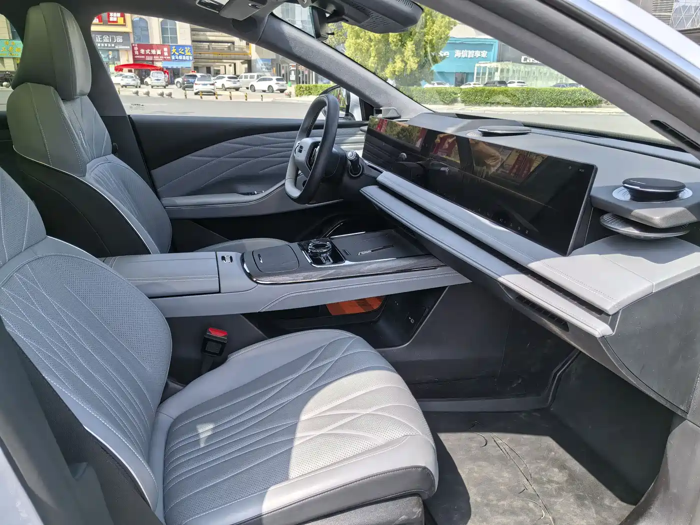 Geely Galaxy Galaxy E8 2025 700km Long Voyage Smart Drive Edition фото 15