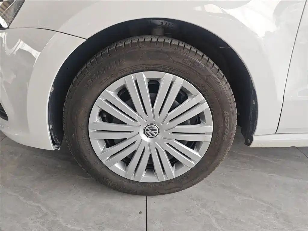 Volkswagen Polo 2016 1.6L Automatic Comfort фото 20