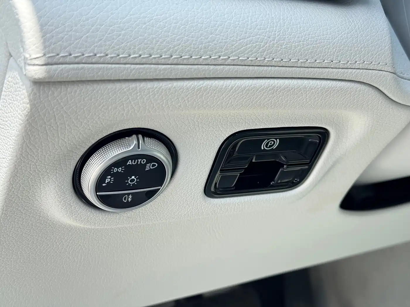 Mercedes-Benz EQE 2025 2025 Model 500 4MATIC Luxury Edition