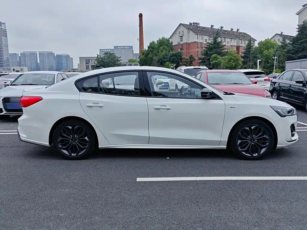 Ford Focus 2023 2022 Sedan EcoBoost 180 Automatic ST Line