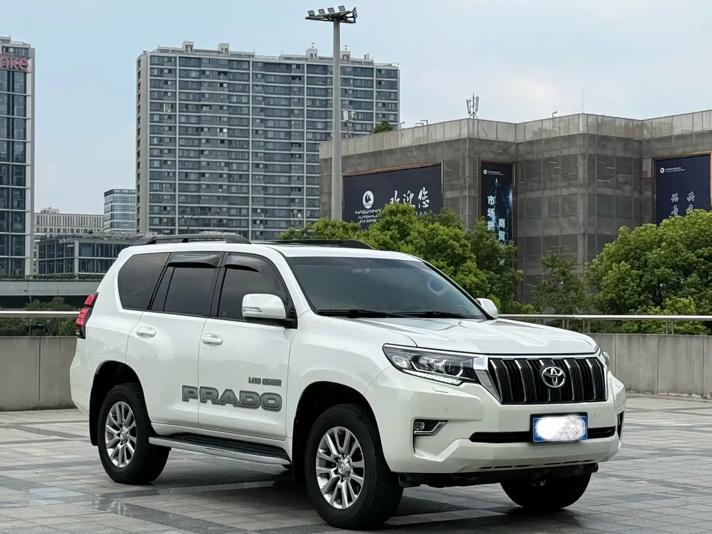 Toyota Prado 2019 2018 3.5L Automatic TX-L NAVI Rear-mounted Spare Tire