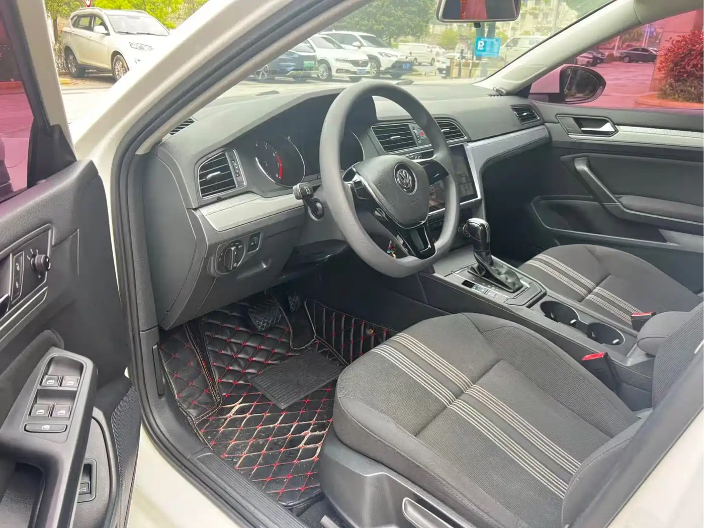 Volkswagen Lamando 2017 230TSI DSG Trend Edition фото 7