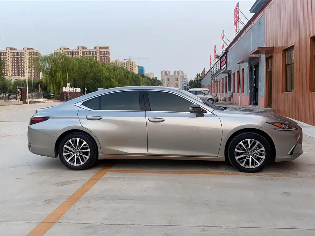 Lexus ES 2023 200 Excellence Edition фото 4