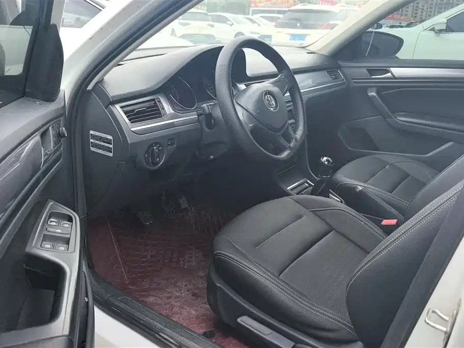 Volkswagen Bora 2017 1.6L Manual Comfort Edition фото 9