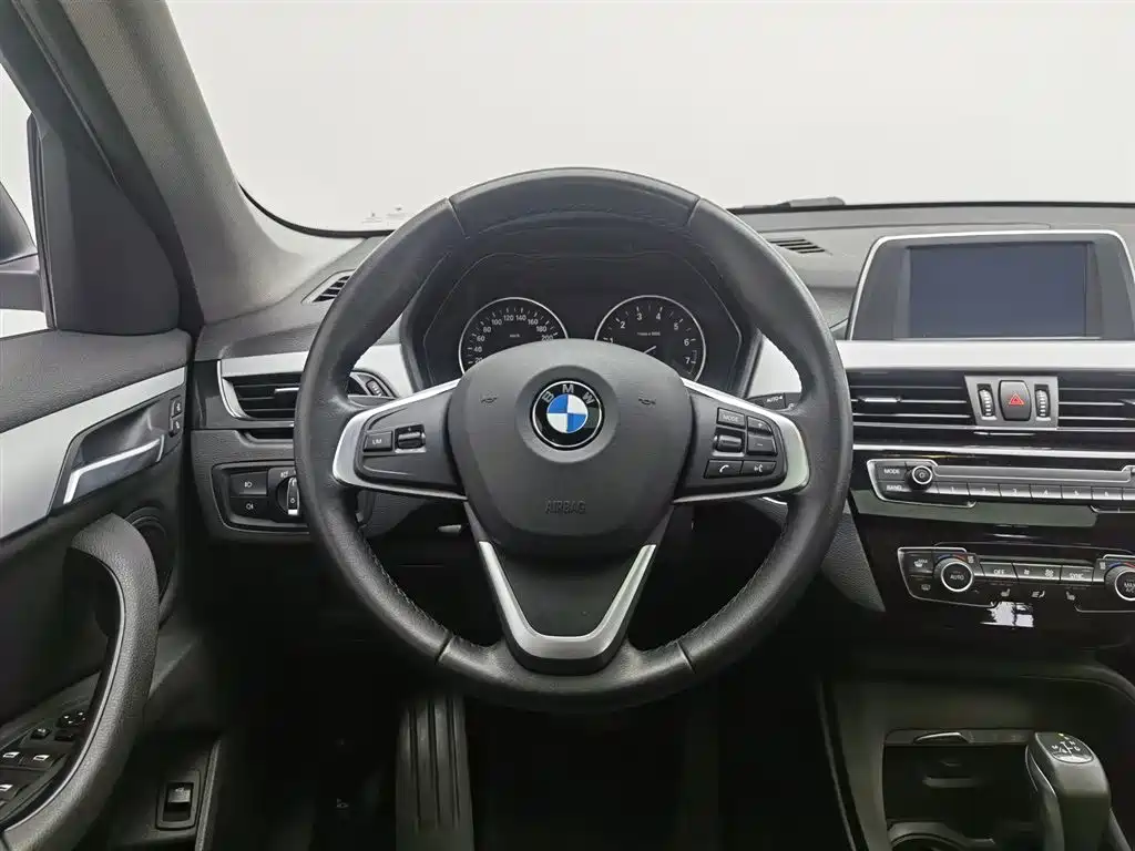 BMW X1 2016 sDrive18Li Premium Model фото 11