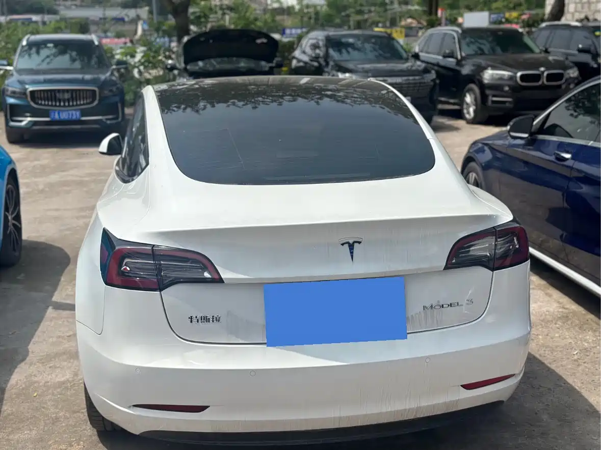 TESLA MODEL 3