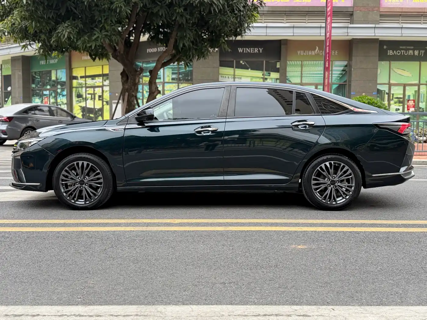 DONGFENG YI HYUN MAX