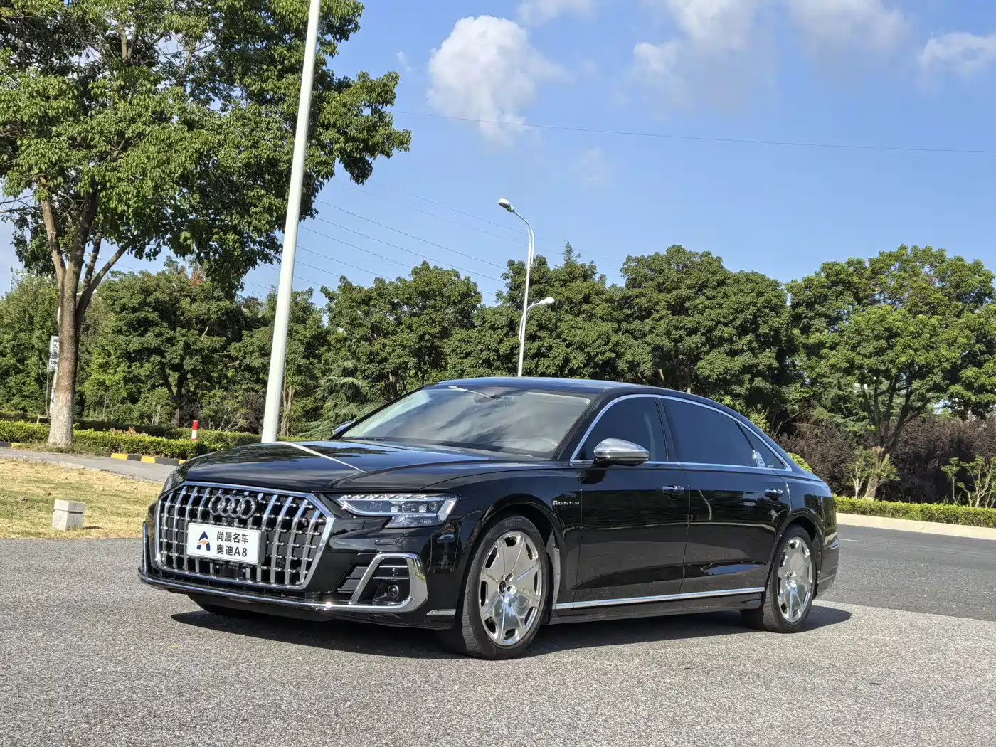 Фото 1 - Audi A8