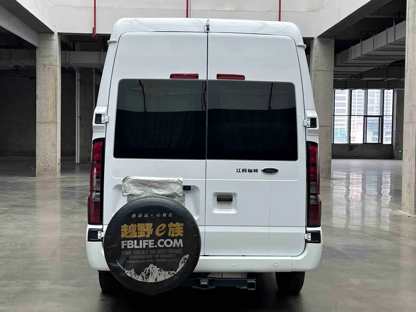 Ford New Generation Transit 2022 2.2T Manual Luxury Passenger Van Pro Medium Wheelbase 9-Seater Medium-High Roof фото 4