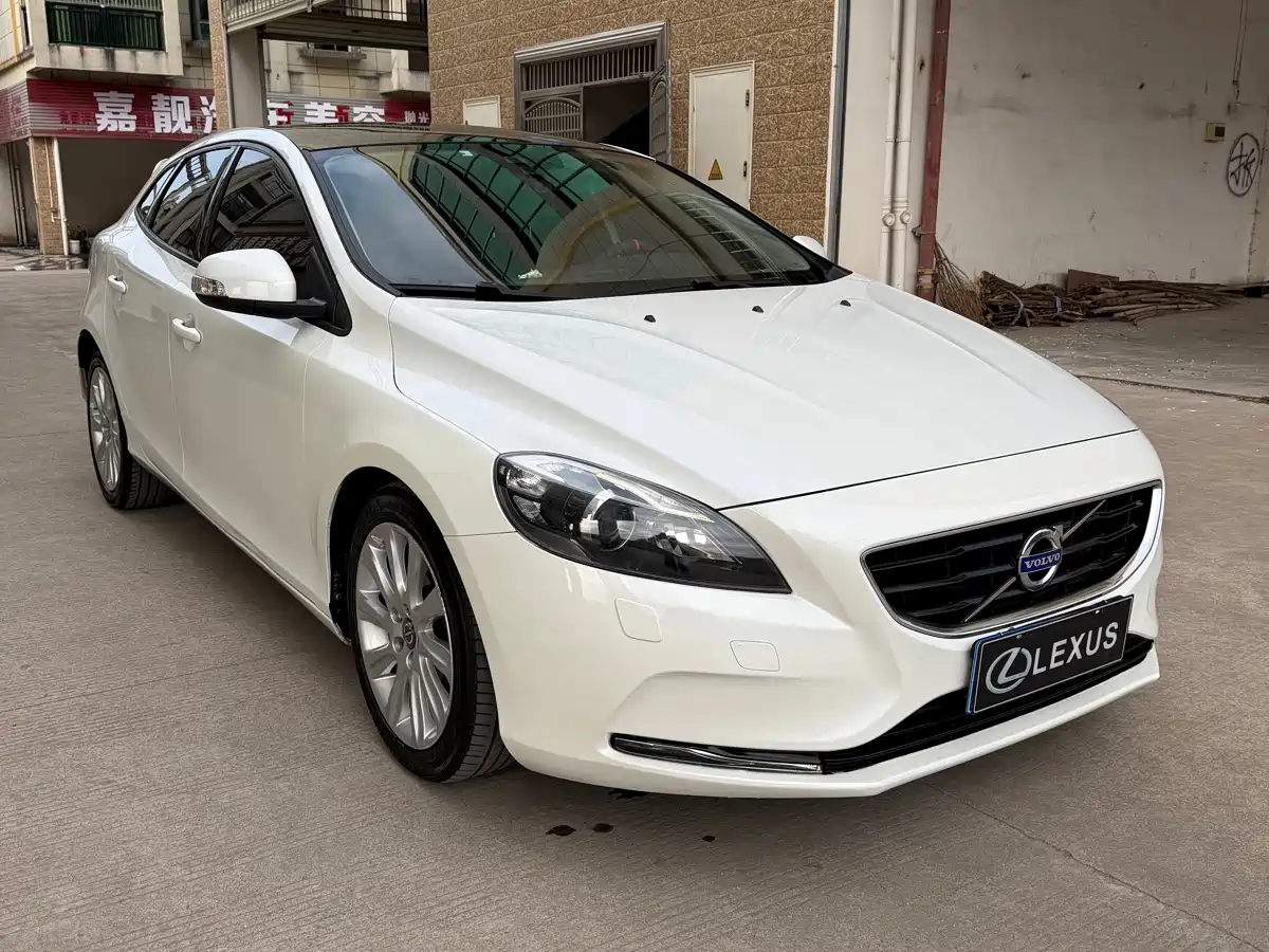 Фото 3 - Volvo V40