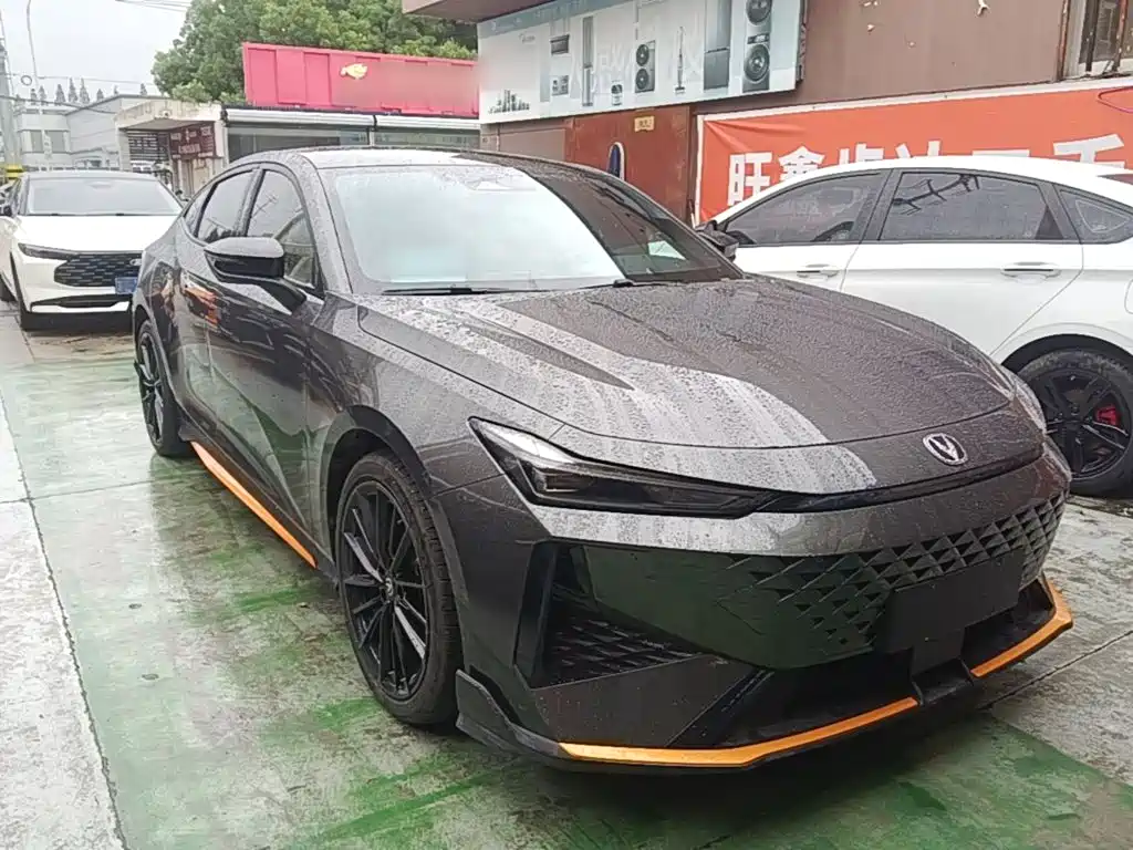 Changan UNI-V 2025 2025 1.5T 500Bar Premium Sport Model