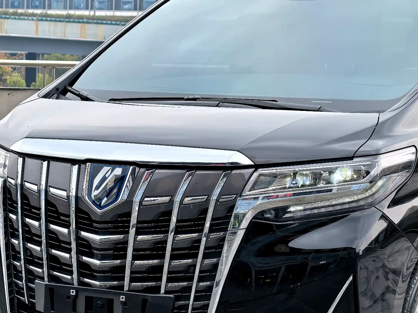 Toyota Alphard 2021 Hybrid 2.5L Premium фото 4