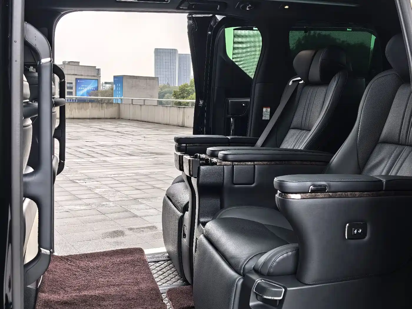 Toyota Alphard 2021 Hybrid 2.5L Premium фото 17
