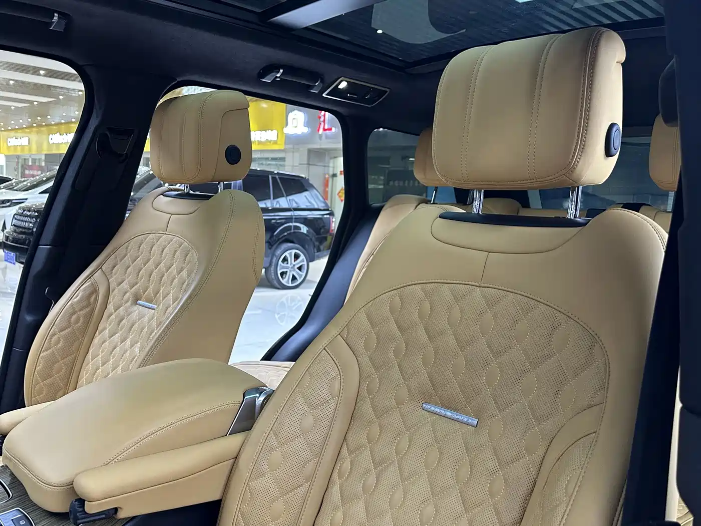 Land Rover Range Rover 2019 3.0 SCV6 Heritage Edition фото 12