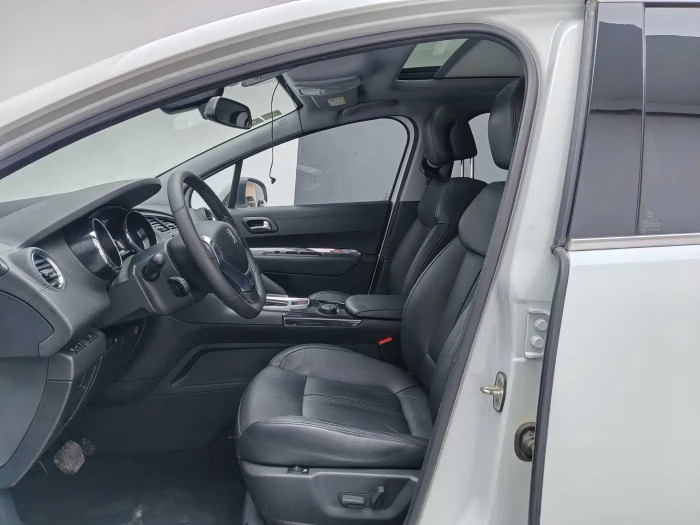 Peugeot 3008 2015 1.6THP Automatic Top Style Edition фото 14