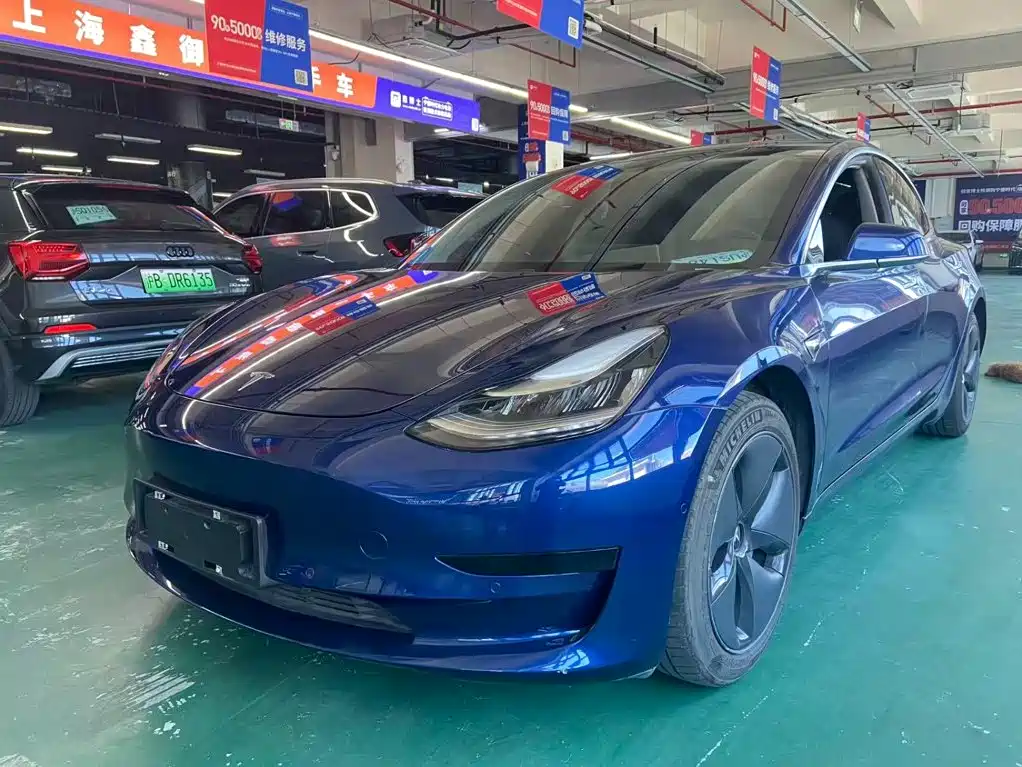 Фото 1 - Tesla Model 3