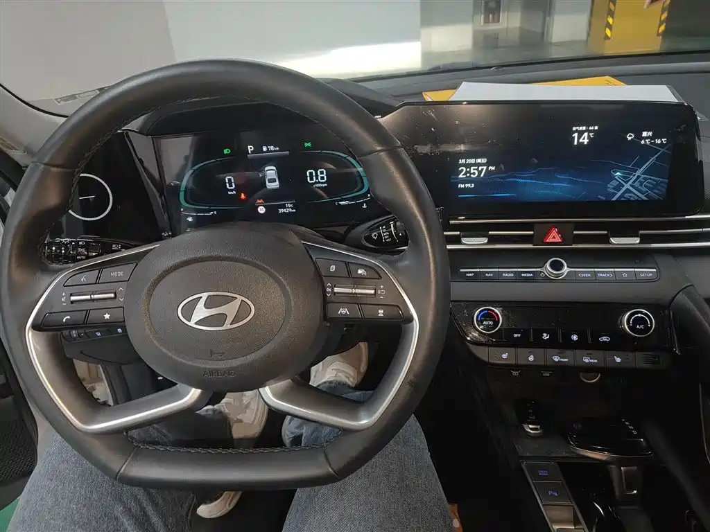 Hyundai Elantra 2023 Model 1.5L CVT LUX Premium Edition фото 10