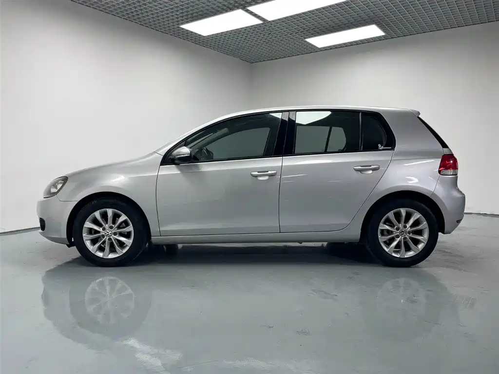 Volkswagen Golf 2012 1.6 Automatic Comfort Type фото 8