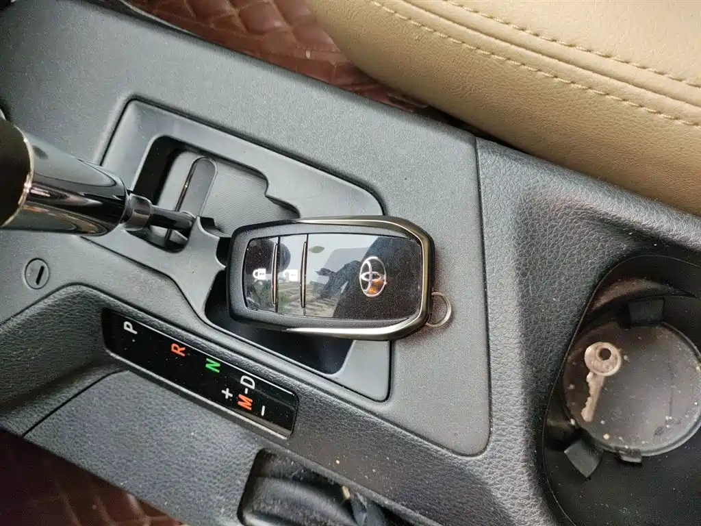Toyota RAV4 Rongfang 2016 2.0L CVT 2WD Trend (China V) фото 12