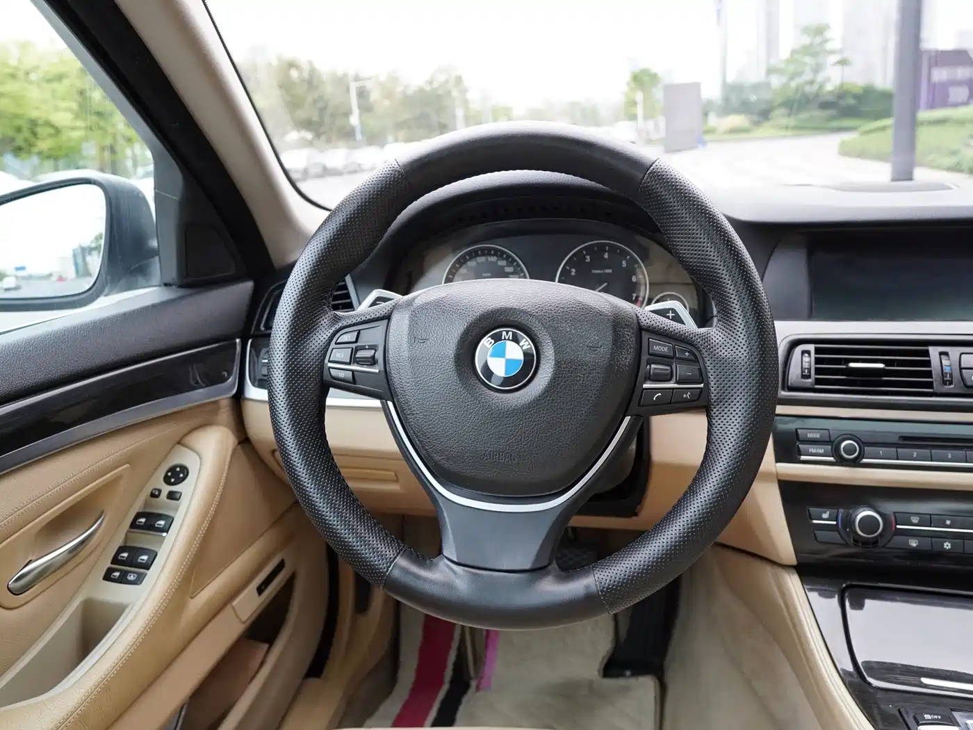 BMW 5 Series 2011 535Li Leading фото 8
