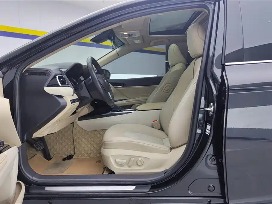 Toyota Camry 2021 2.0G Luxury Edition фото 9