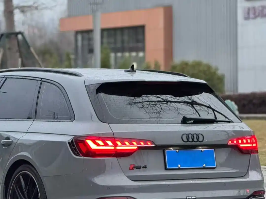 Audi RS 4 2022 2022 RS4 Avant Obsidian Edition