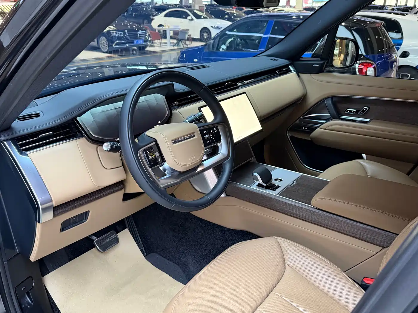 Land Rover Range Rover 2025 2025 3.0 L6 360PS Golden Age Edition