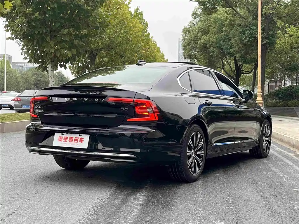 Фото 4 - Volvo S90