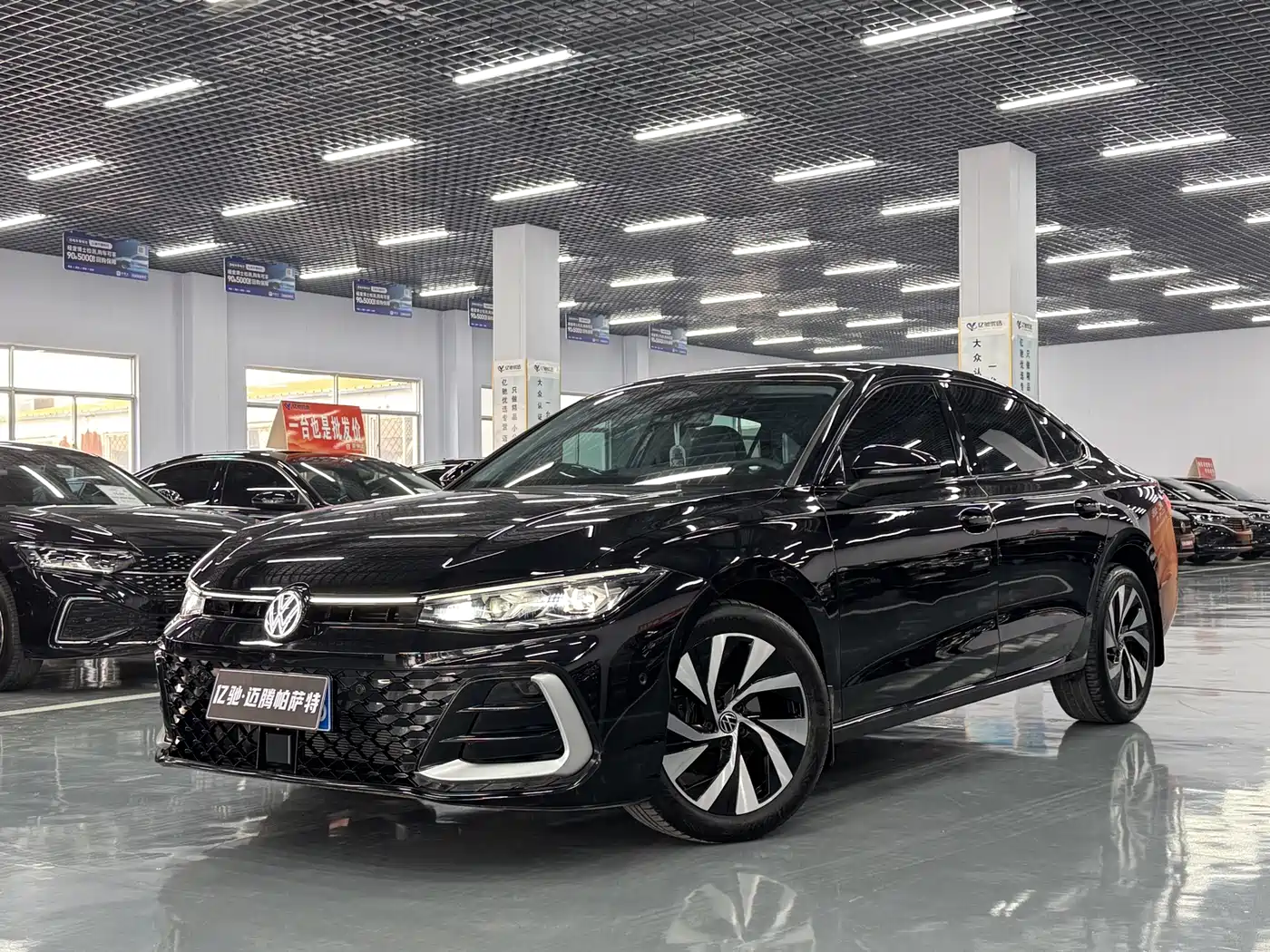 Volkswagen Passat 2025 Model Pro 380TSI Starlight Dragon Edition