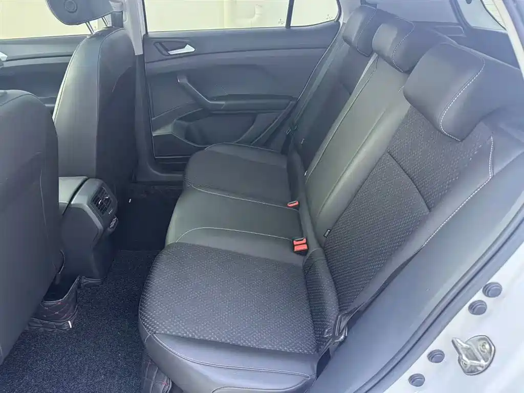 Volkswagen Tanying 2021 1.5L Automatic Smart Connect Edition фото 8