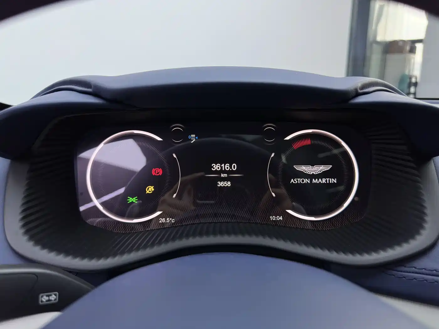 ASTON MARTIN DBX