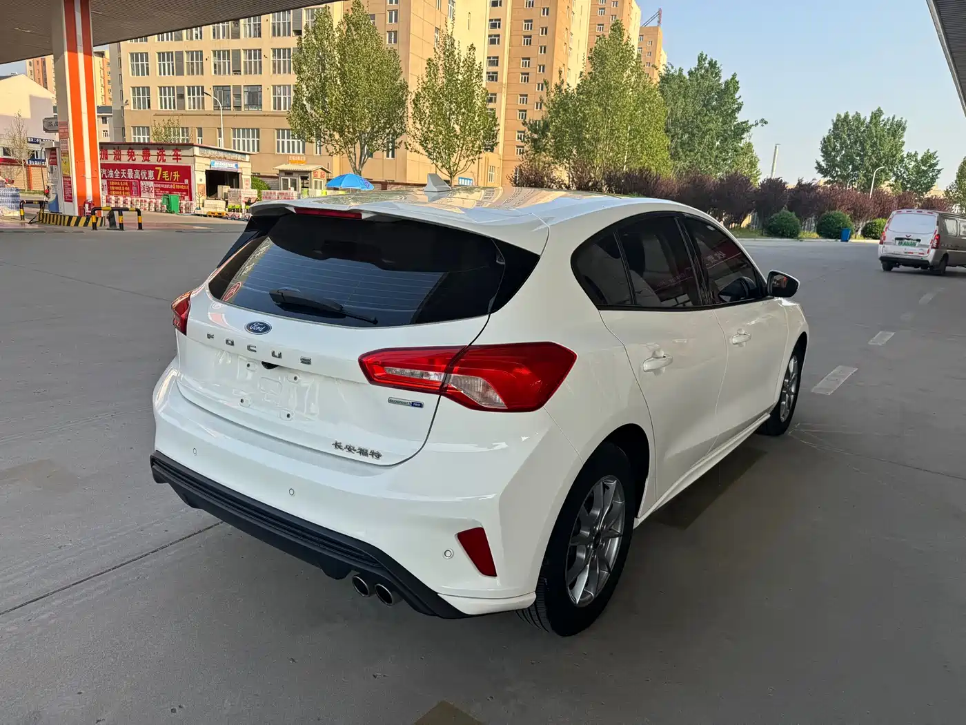 FORD FOX