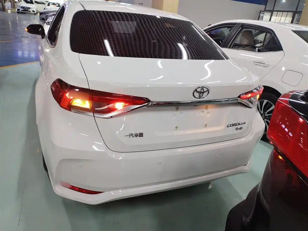 Toyota Corolla 2021 1.2T S-CVT Elite PLUS Edition фото 4
