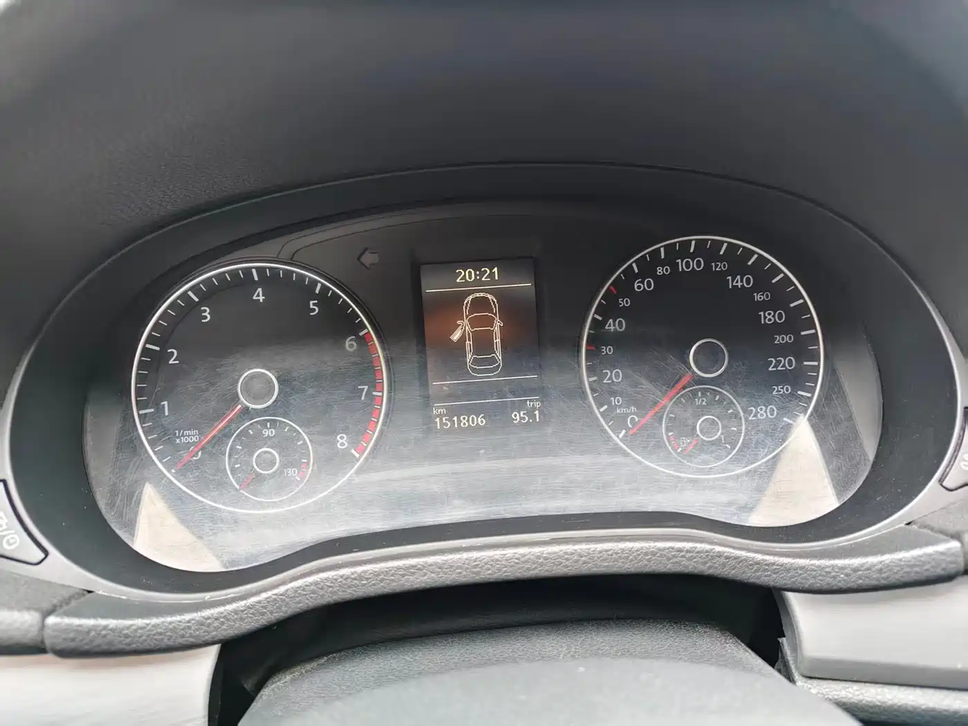 Volkswagen Passat 2015 1.8TSI DSG Honor Edition фото 7