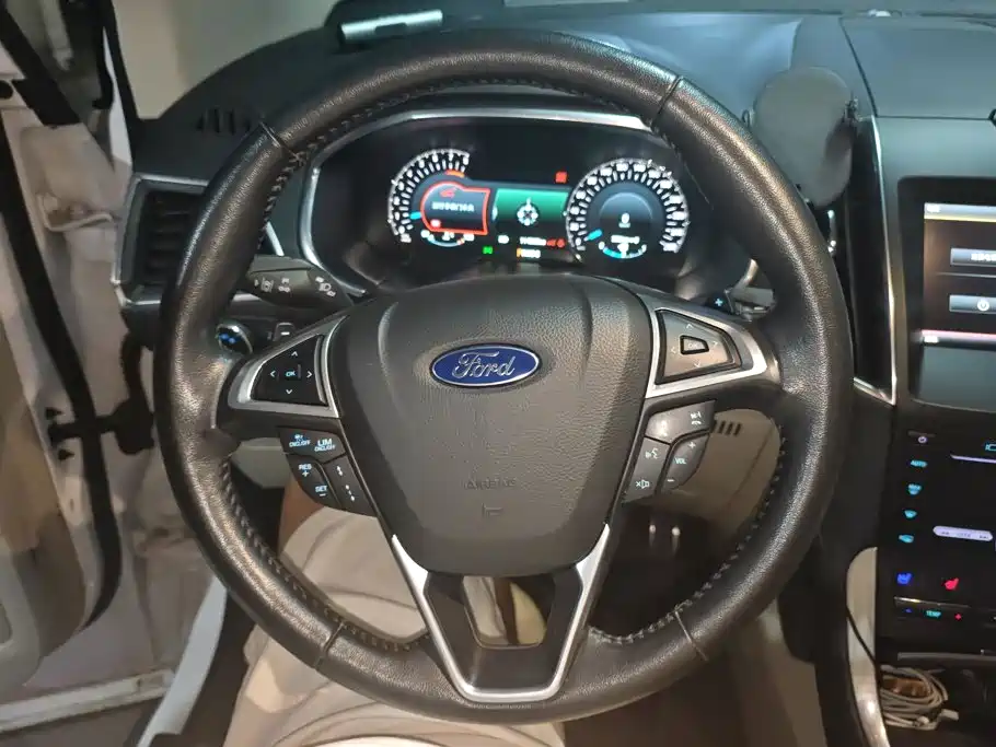 Photo 15 - Ford Edge