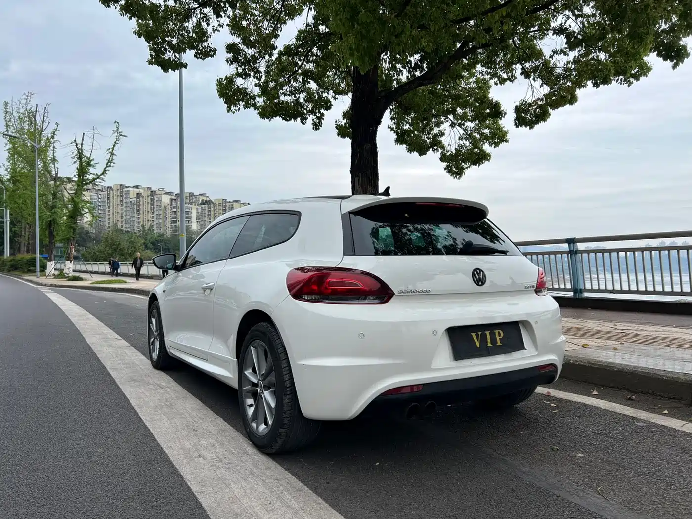 Volkswagen Scirocco 2011 2.0TSI Luxury фото 6