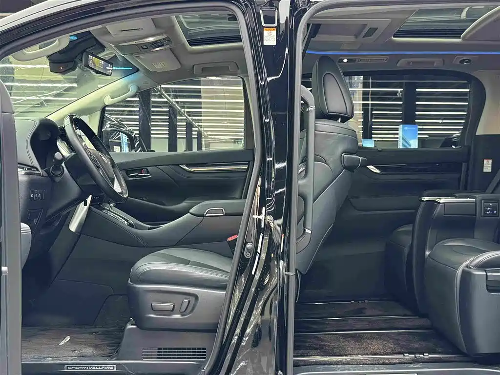 Фото 8 - Toyota Vellfire