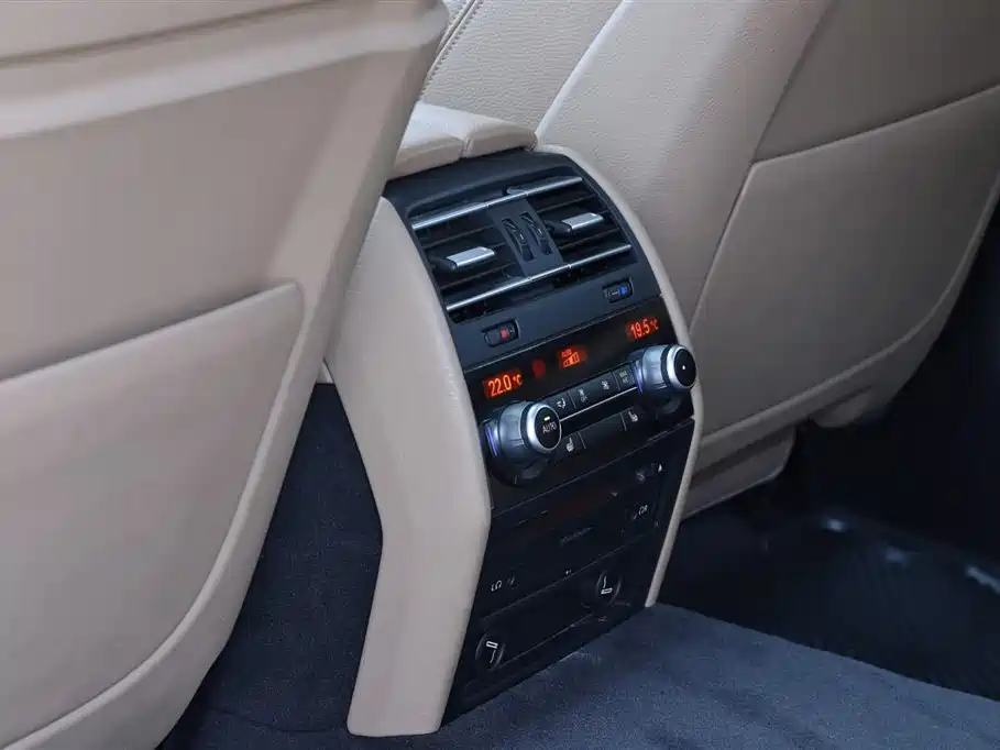 BMW 7 Series 2013 Model 740Li Luxury фото 17
