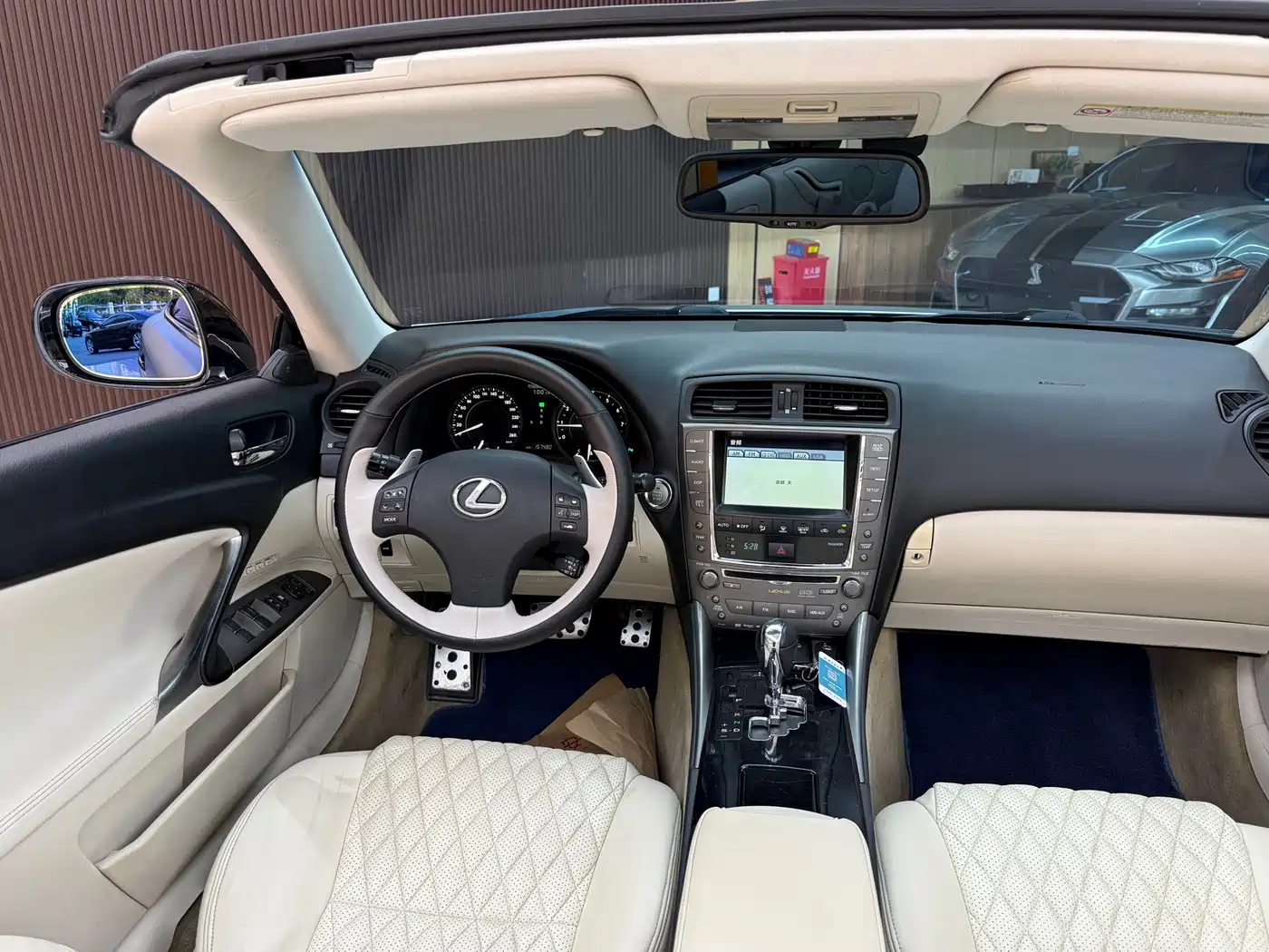 Lexus IS 2009 300C фото 17