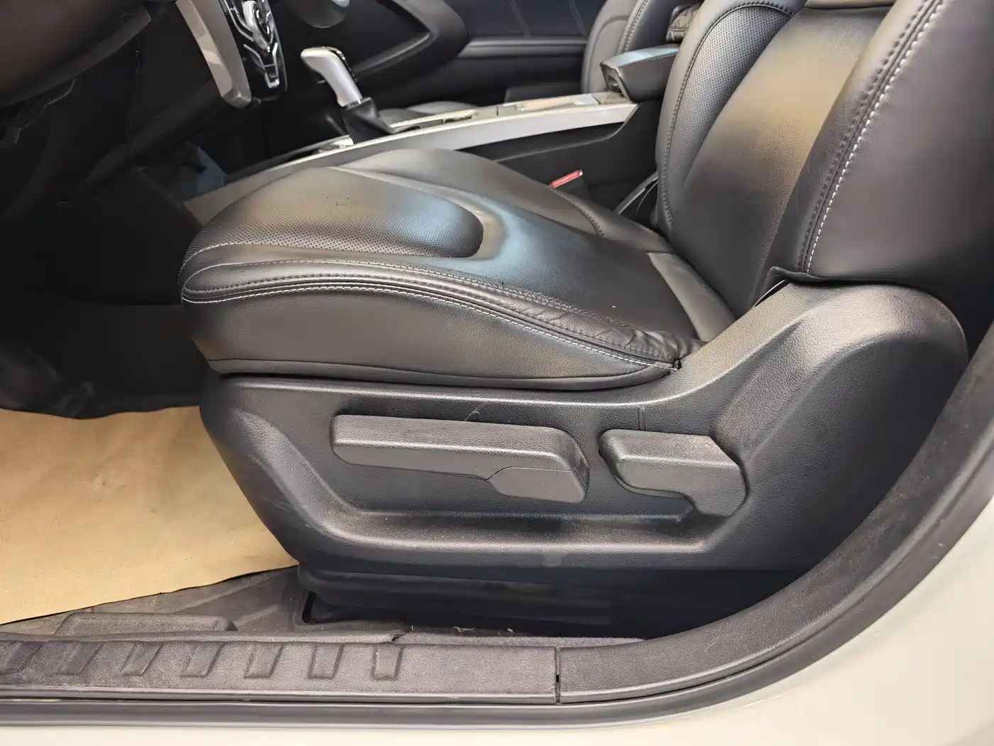 LUXGEN EXCELLENT 6 SUV