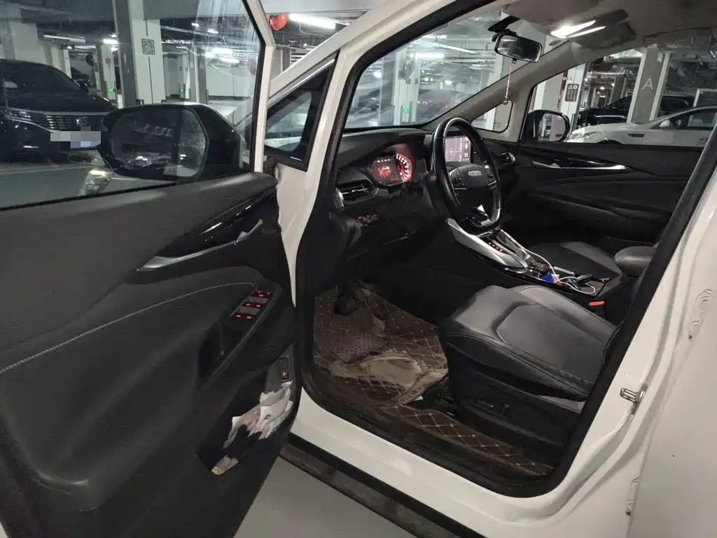 SAIC Maxus Maxus G50 2019 2019 1.5T Automatic Luxury Edition China V