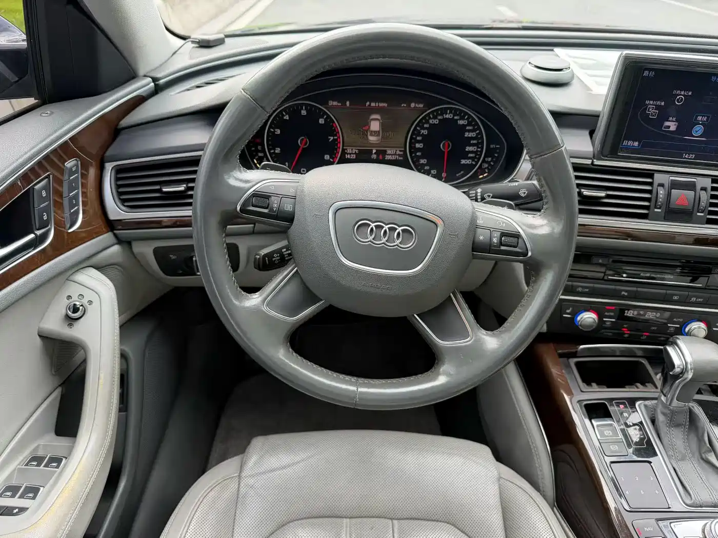 Photo 8 - Audi A6L