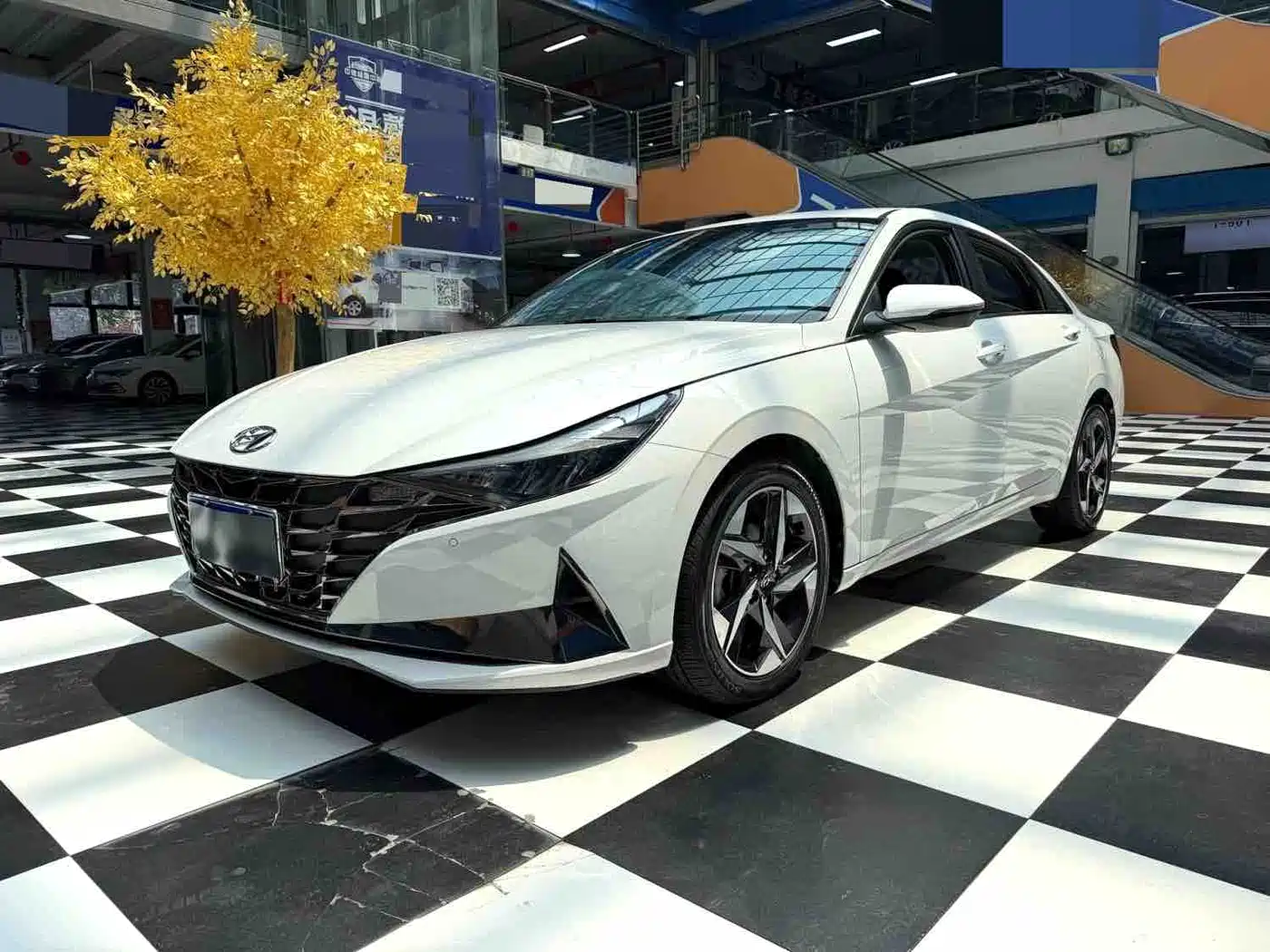 Hyundai Elantra 2022 1.5L CVT LUX Premium Edition