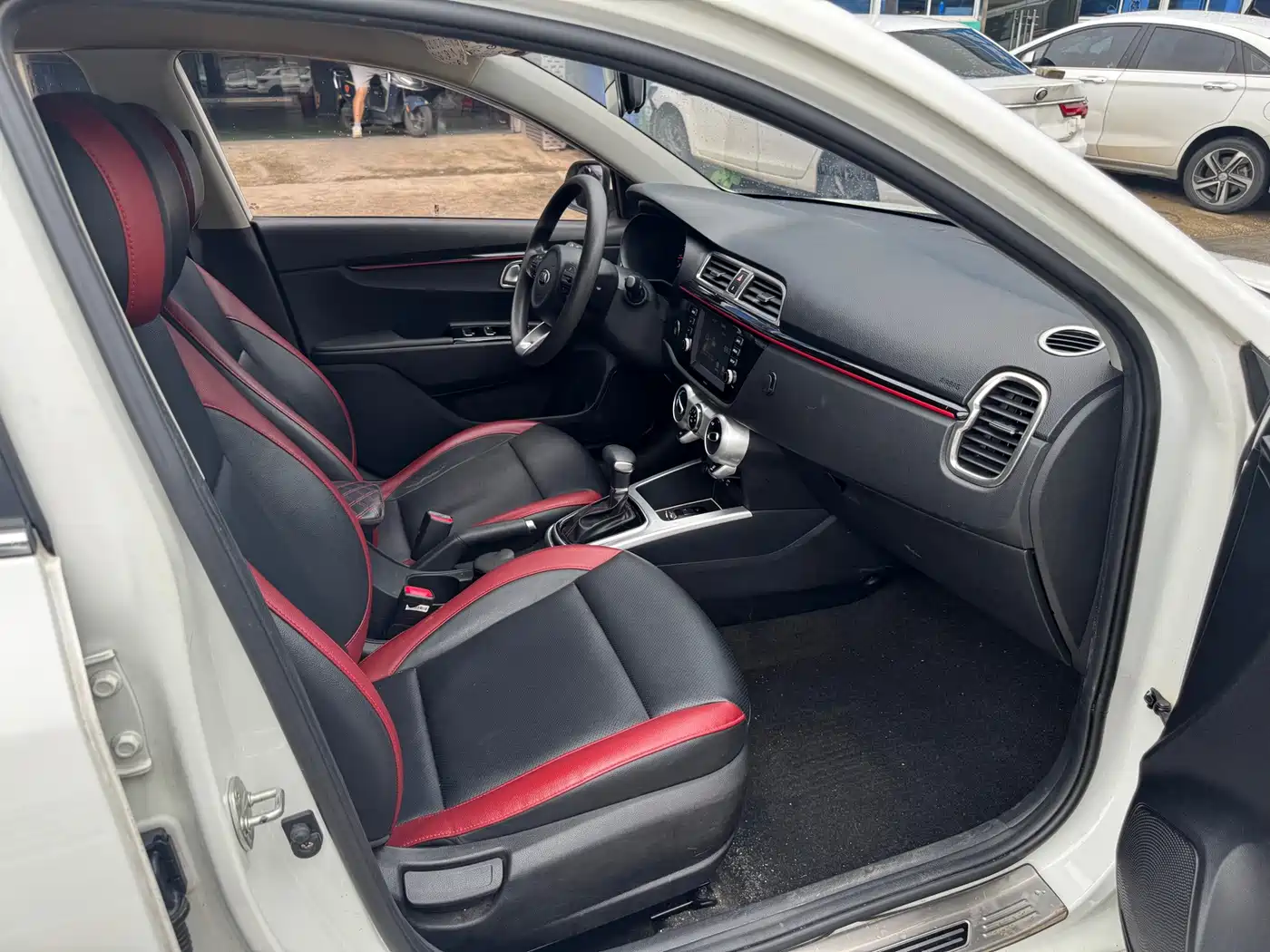 Kia KX CROSS 2018 2017 1.4L AT GLS