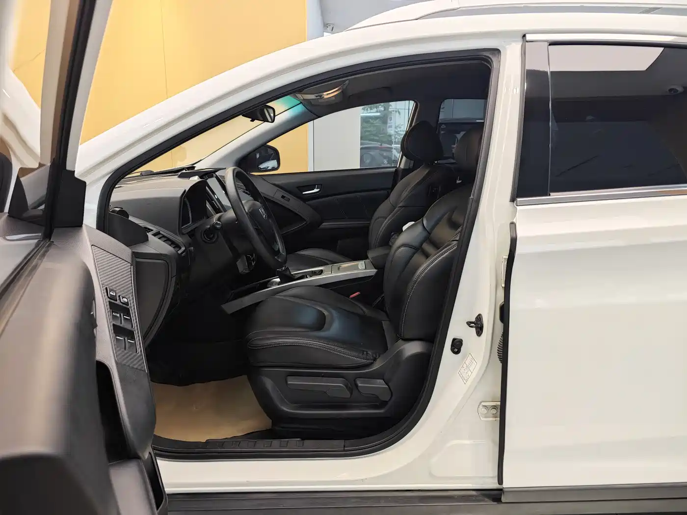 LUXGEN EXCELLENT 6 SUV