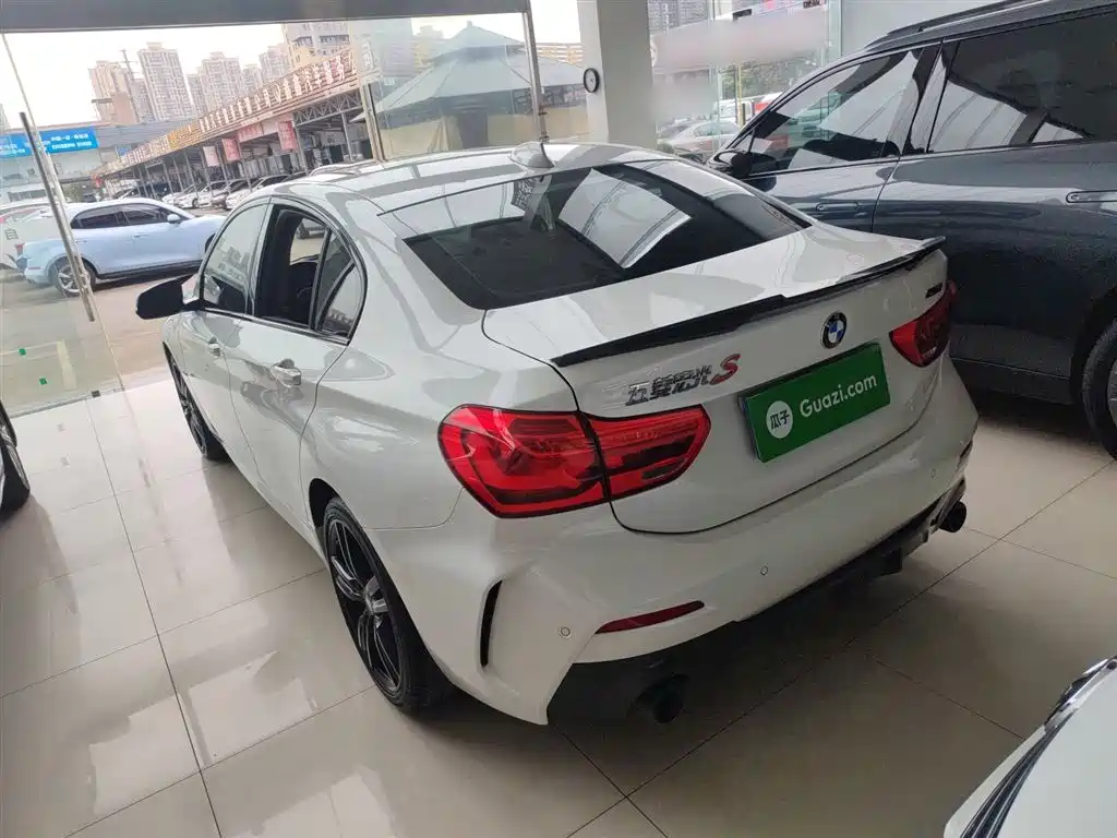 BMW 1-SERIES
