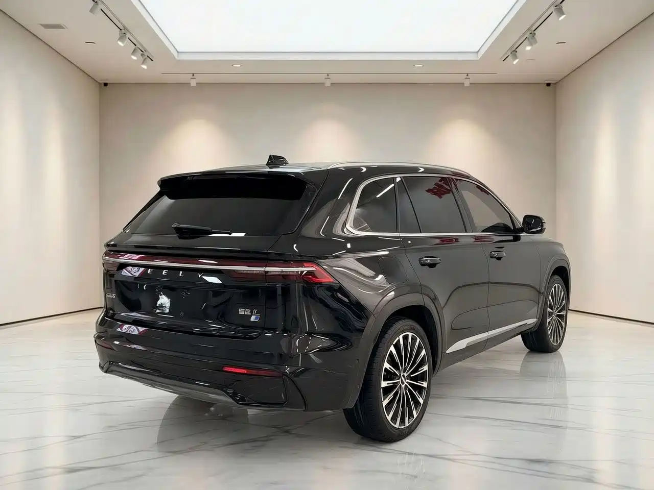 Фото 3 - Geely Monjaro